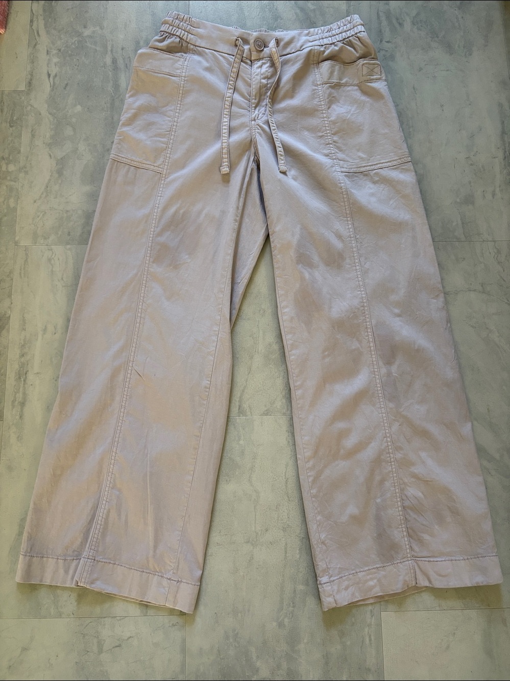 SO wide leg pants muted lavender front/side pockets
Center seams front & back